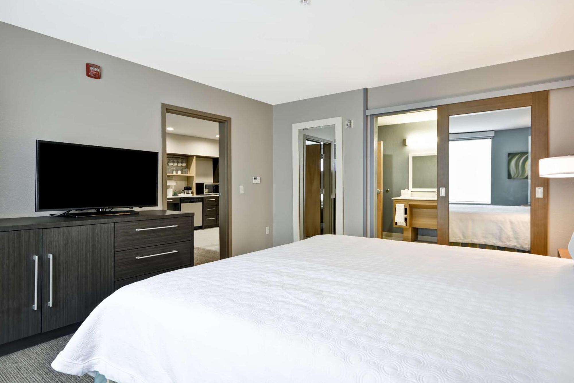 2 By Hilton Hotel 3*