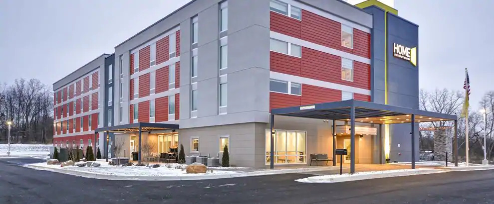 2 By Hilton 3*